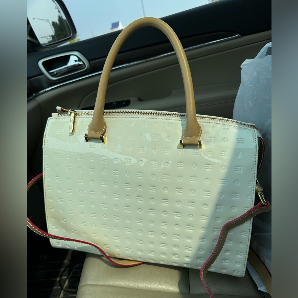 Cream Arcadia. Carried for 1 week. Has cross body strap. - Picture 5 of 16